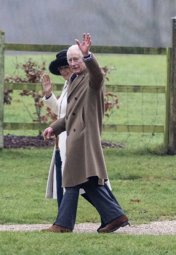 Vida Press nuotr./Karalius Charlesas III ir karalienė Camilla