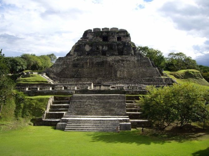 Majų piramidės Belize