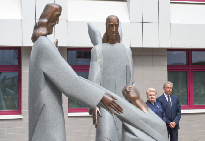 Prezidento kanceliarijos nuotraukos/ Robertas Dačkus/D.Grybauskaitė dalyvauja Stanislovo Kuzmos skulptūrų kompozicijos „Lozoriau, kelkis“ atidengimo ceremonijoje