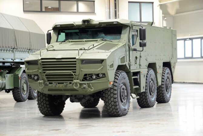  Andrzejas Kinskio nuotr./Lenkija pradeda serijinę „Heron“ 6×6 šarvuotosios transporto priemonės gamybą.