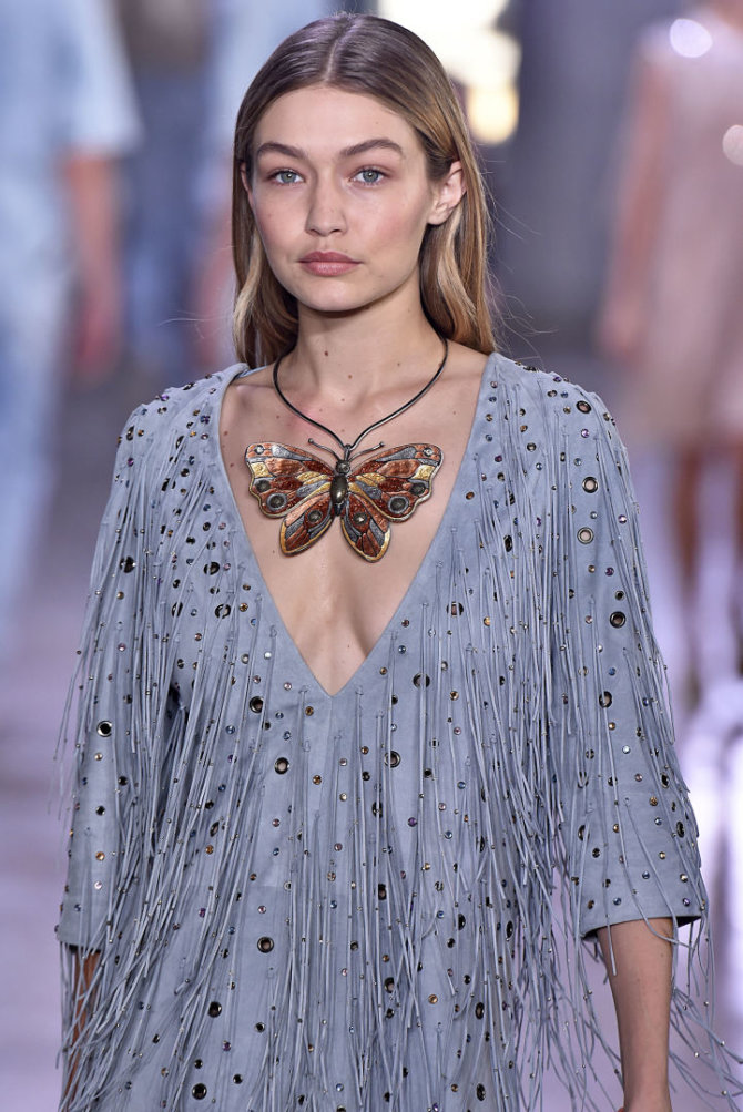 „Bottega Veneta“ 2018 m. pavasario ir vasaros kolekcijos modelis: Gigi Hadid