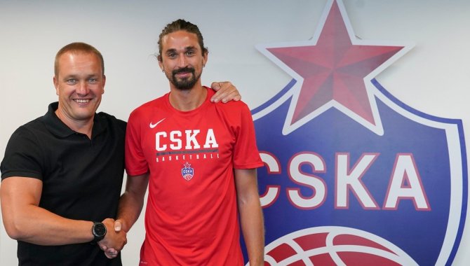 Maskvos CSKA „Twitter“ paskyros nuotr./Andrejus Vatutinas ir Aleksejus Švedas