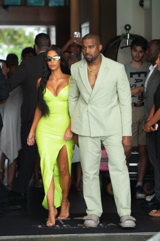 Vida Press nuotr./Kim Kardashian ir jos dabartinis vyras reperis Kanye Westas