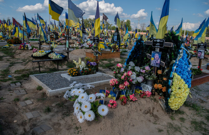Gabrielės Navickaitės  / 15min nuotr./Ukrainos karių kapinės Charkive