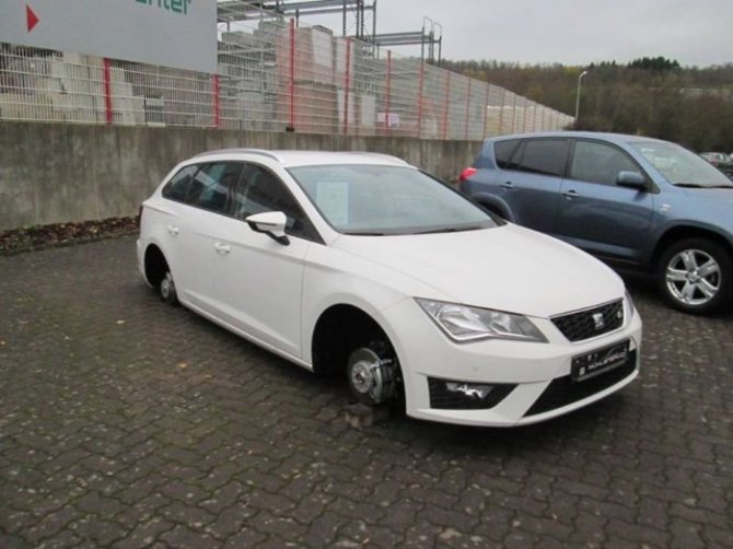 carthrottle.com nuotr./„Seat Leon ST“ be ratų