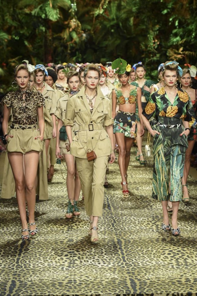 „Scanpix“/„SIPA“ nuotr./„Dolce & Gabbana“ 2020 m. pavasario ir vasaros kolekcijos modelis
