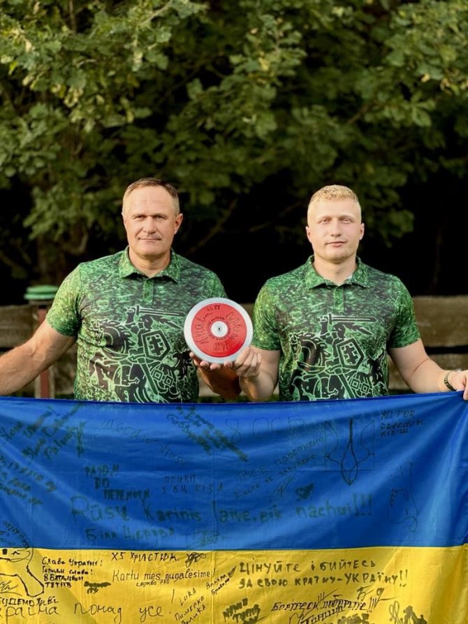 Asmeninio albumo nuotr./Virgilijus Alekna ir Mykolas Alekna rengė aukcioną, kad padėtų Ukrainai.