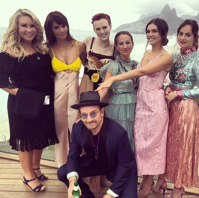 „Instagram“ nuotr./Heather Parry, Helena Christensen, Karen Elson, Jennifer Meyer, Daša Žukova, Dakota Johnson ir Bono