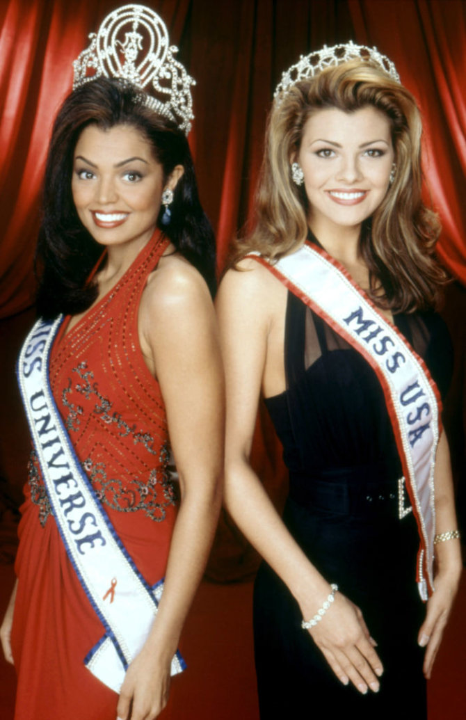 Vida Press nuotr./Chelsi Smith ir Ali Landry 1996 metais