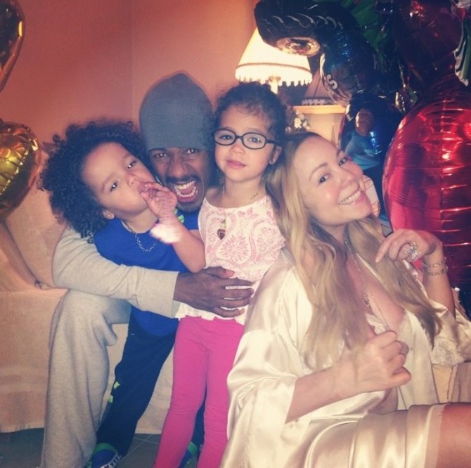 „Instagram“ nuotr./Mariah Carey ir Nickas Cannonas su vaikais Moroccanu ir Monroe