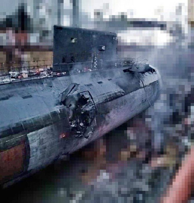 Telegram/Sevastopolyje apgadintas rusų povandeninis laivas "Rostovas prie Dono" 