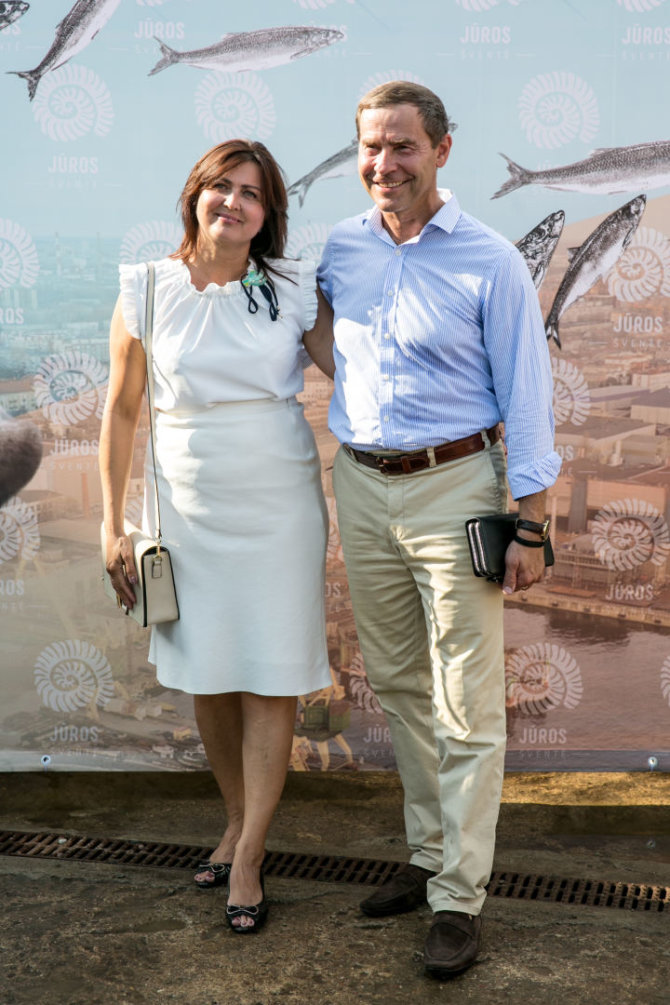 Julius Kalinskas / 15min photo./Klaipeda Municipality Administration Director Saulius Budinas with his wife