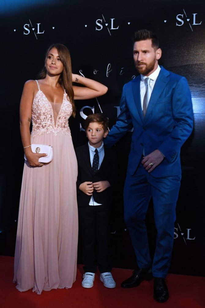 „Scanpix“ nuotr./Lionelis Messi su žmona Antonella Roccuzzo ir sūnumi Thiago