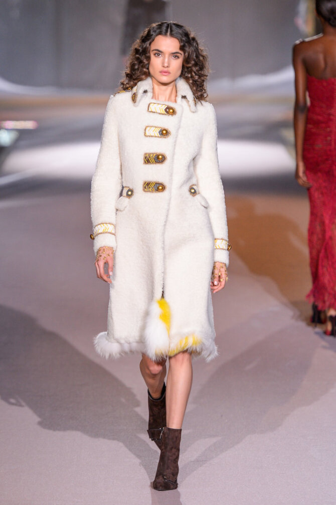 Vida Press nuotr./„Ermanno Scervino“ 2016 m. rudens-žiemos kolekcijos modelis
