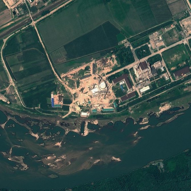 „Scanpix“ nuotr./Branduolinis Jongbjono reaktorius Šiaurės Korėjoje