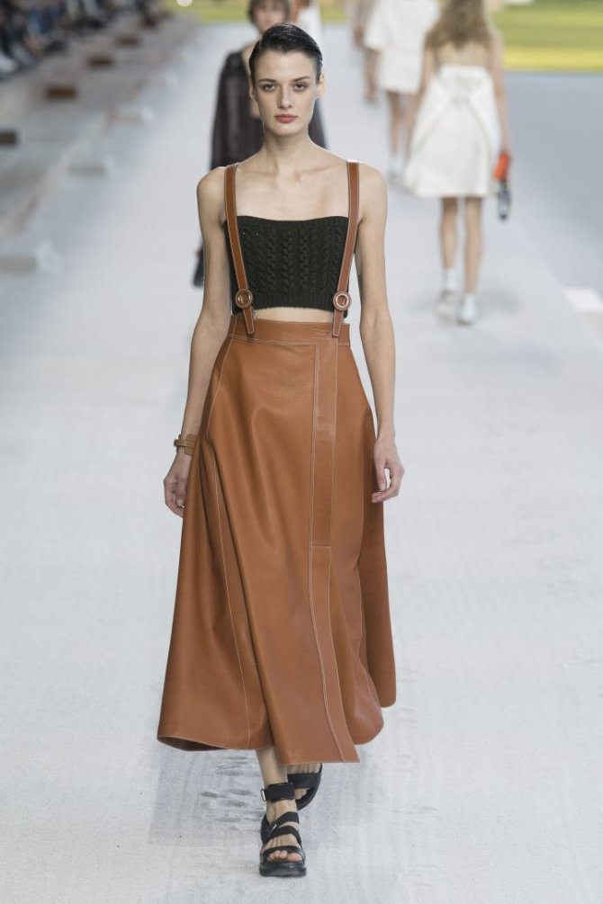 „Scanpix“/„SIPA“ nuotr./„Hermès“ 2019 m. pavasario ir vasaros kolekcijos modelis