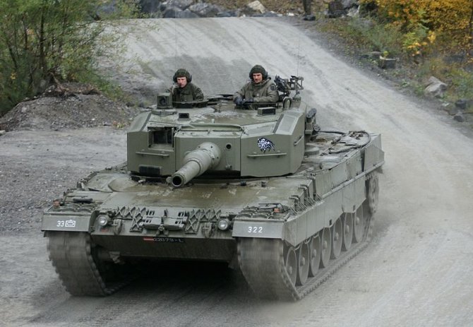 commons.wikimedia.org/Friedrich Böhringer nuotr./Austrų kariuomenės tankas „Leopard 2“