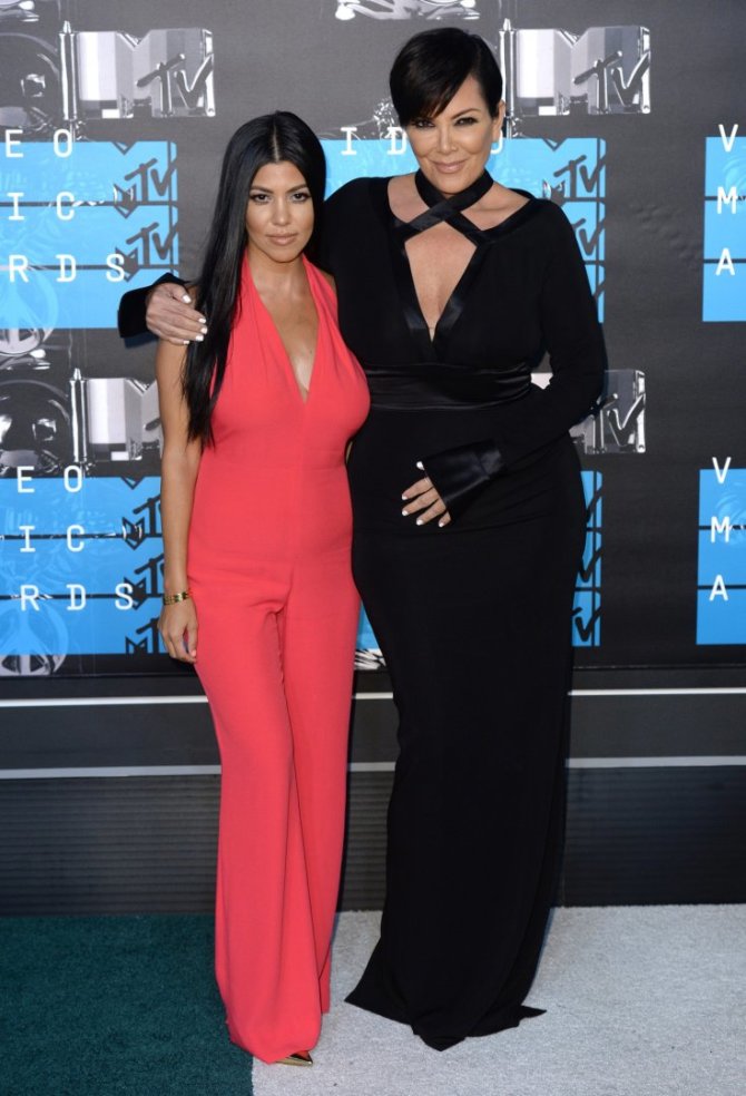 „Scanpix“ nuotr./Kourtney Kardashian ir Kris Jenner 