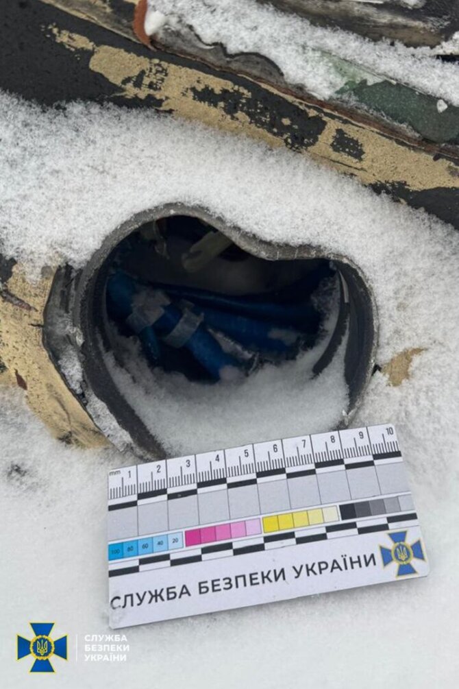 Ukrainos saugumo tarnyba/ „Telegram“/Rusijos „Orešnik“ raketos nuolaužos