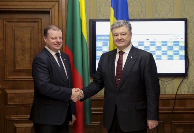 Ukrainos Prezidentūros, president.gov.ua nuotr./Saulius Skvernelis Ukrainoje susitiko su šios šalies prezidentu Petro Porošenka