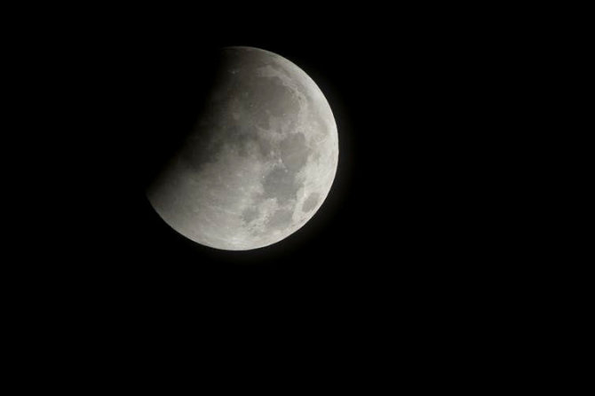 Dalinis Mėnulio užtemimas. Iliustracijos šaltinis: www.astrophoto.com