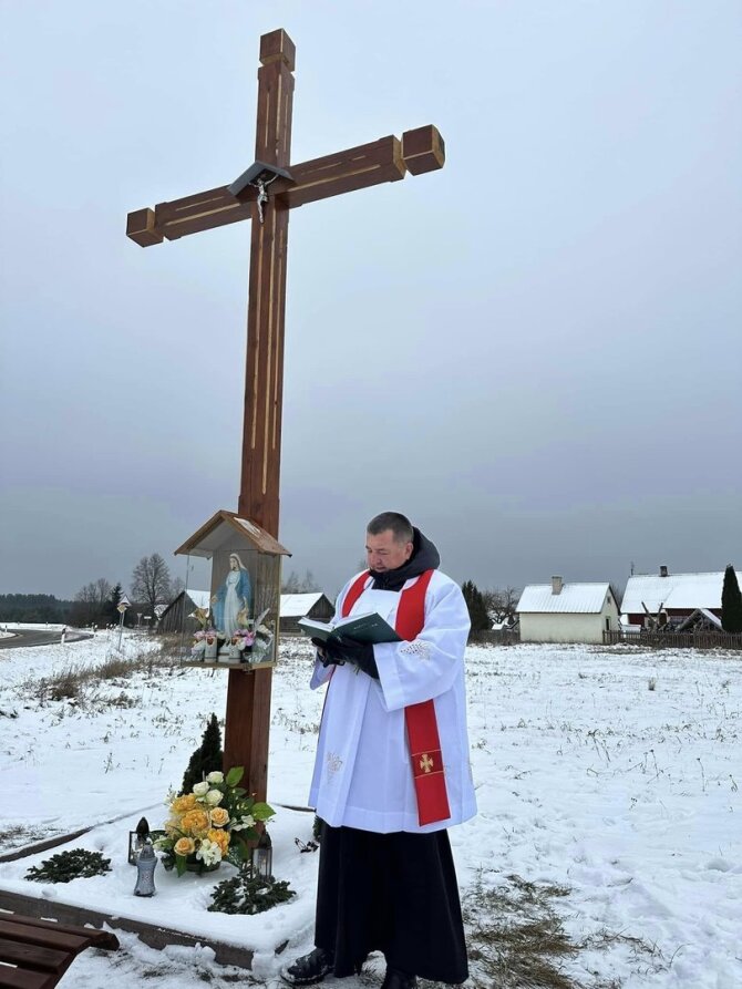 Trakų rajono Paluknio „Medeinos“ gimnazijos nuotr./Kunigas Ryšardas Peciunas