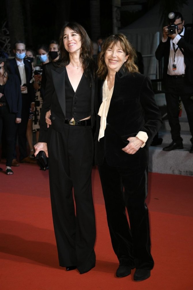 Vida Press nuotr./Charlotte Gainsbourg ir Jane Birkin