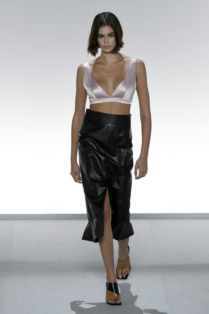 „Scanpix“/„SIPA“ nuotr./„Givenchy“ 2020 m. pavasario ir vasaros kolekcija: Kaia Gerber
