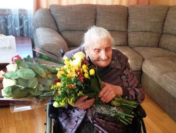 Prezidentūros nuotr./Lietuvos ilgaamžiškumo rekordininkė Emilija Krištopaitienė švenčia 111-ąjį gimtadienį.