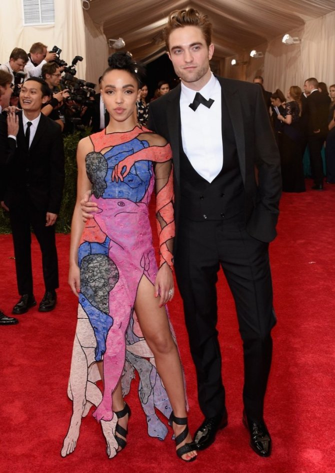 AFP/„Scanpix“ nuotr./Robertas Pattinsonas ir FKA Twigs 2015 metais