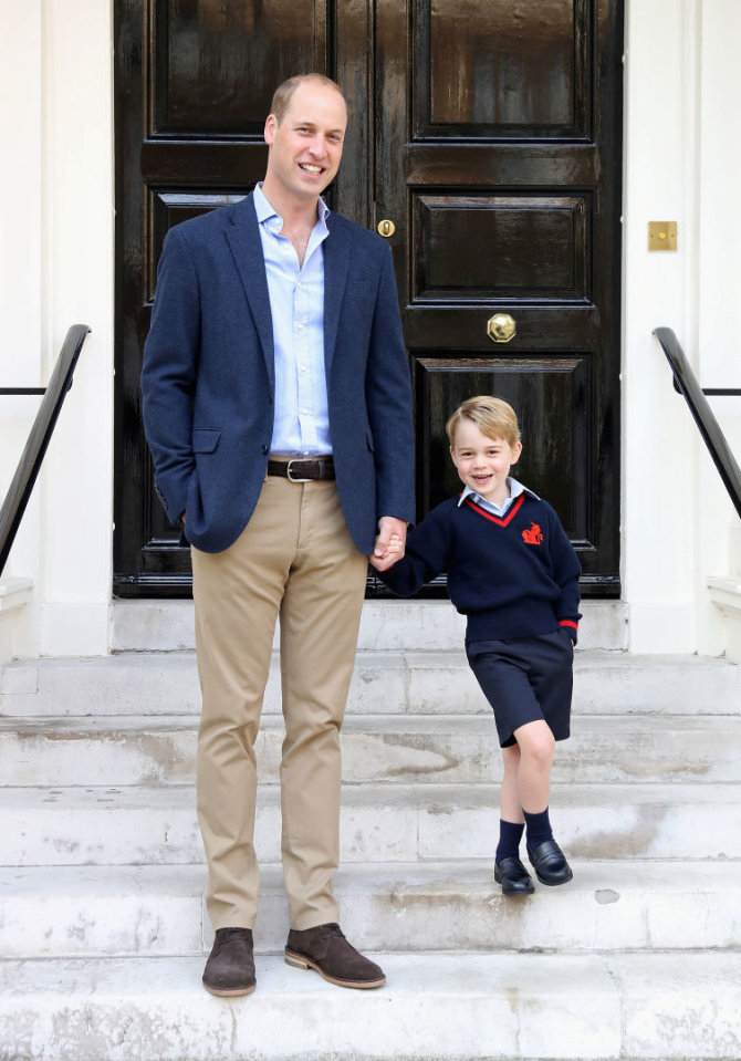 „Reuters“/„Scanpix“ nuotr./Princas Williamas su sūnumi princu George'u pirmą dieną mokykloje