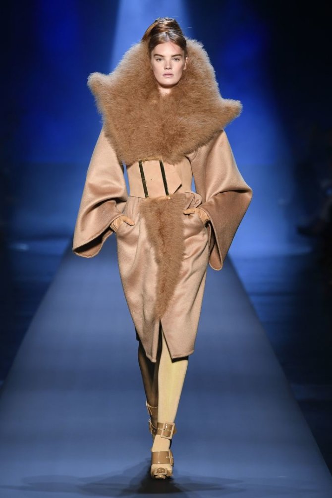 „Scanpix“/„SIPA“ nuotr./„Jean Paul Gaultier“ 2019–2020 m. rudens ir žiemos aukštosios mados kolekcijos modelis