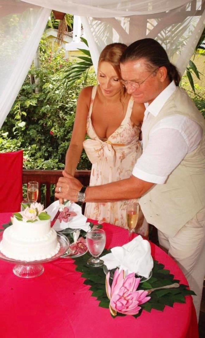 Asmeninio albumo nuotr. /Daina ir Antanas Bosai per savo vestuves 2008-ųjų liepos 29 dieną Bahamose