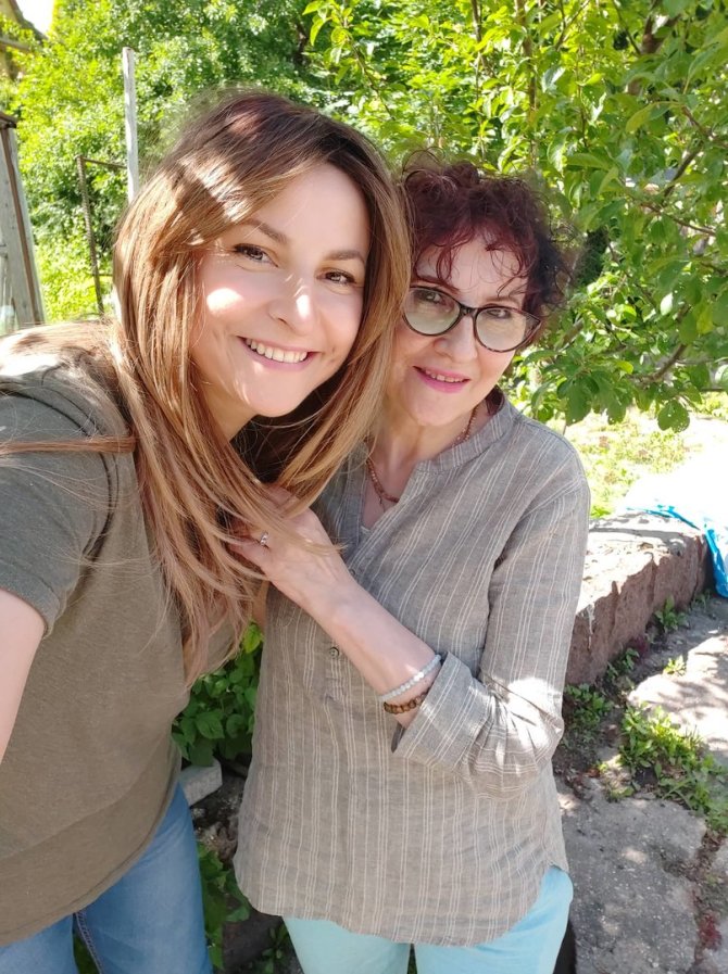 Asmeninė nuotr./Sunkia onkologine liga serganti Vilija Ročkaitė ir jos mama