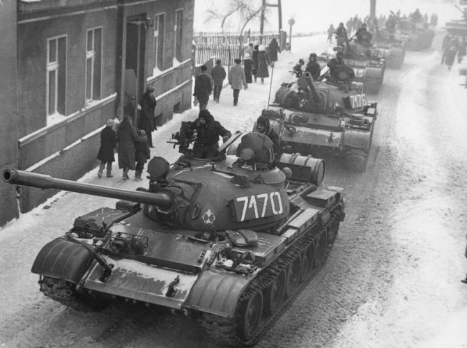 Wikipedia.org nuotr./Tankai Zbonšyneko gatvėse 1981 metų gruodį