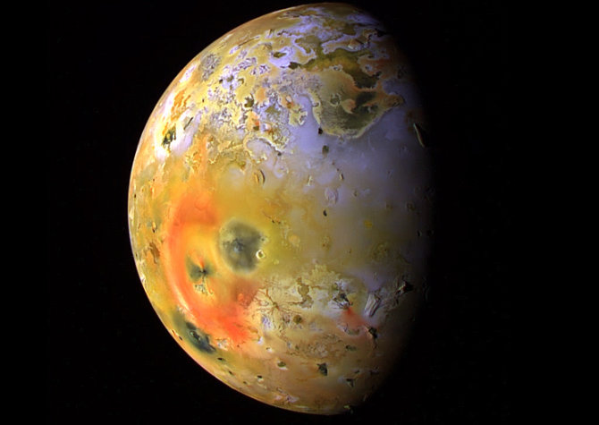 NASA/JPL-Caltech nuotr./Ugnikalniais alsuojantis Jupiterio palydovas Ijo