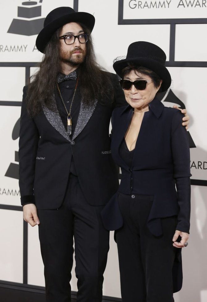 „Reuters“/„Scanpix“ nuotr./Yoko Ono su sūnumi Seanu Lennonu