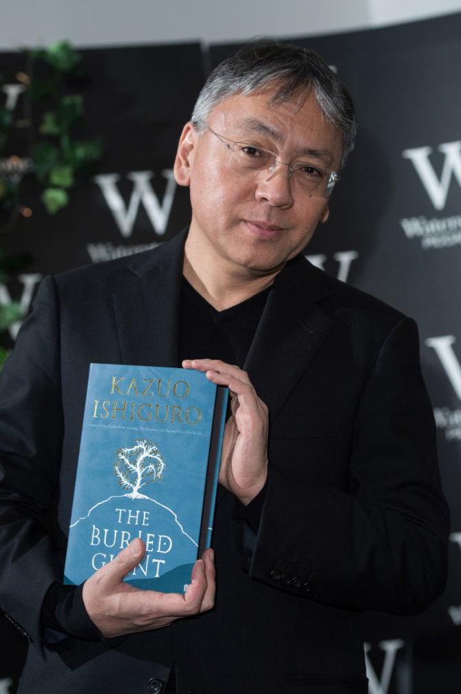 Vida Press nuotr./Nobelio literatūros premijos laureatu paskelbtas Kazuo Ishiguro