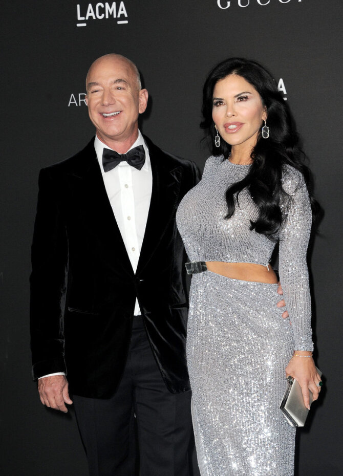Vida Press nuotr./Jeffas Bezosas ir Lauren Sanchez