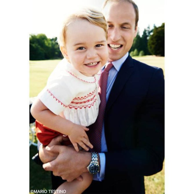 Mario Testino nuotr./Princas George'as tėčiui princui Williamui ant rankų
