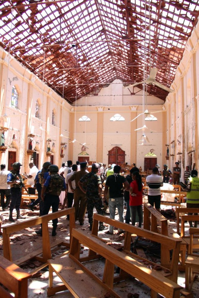 AFP/„Scanpix“ nuotr./Šri Lankos bažnyčiose ir viešbučiuose nugriaudėjo sprogimai