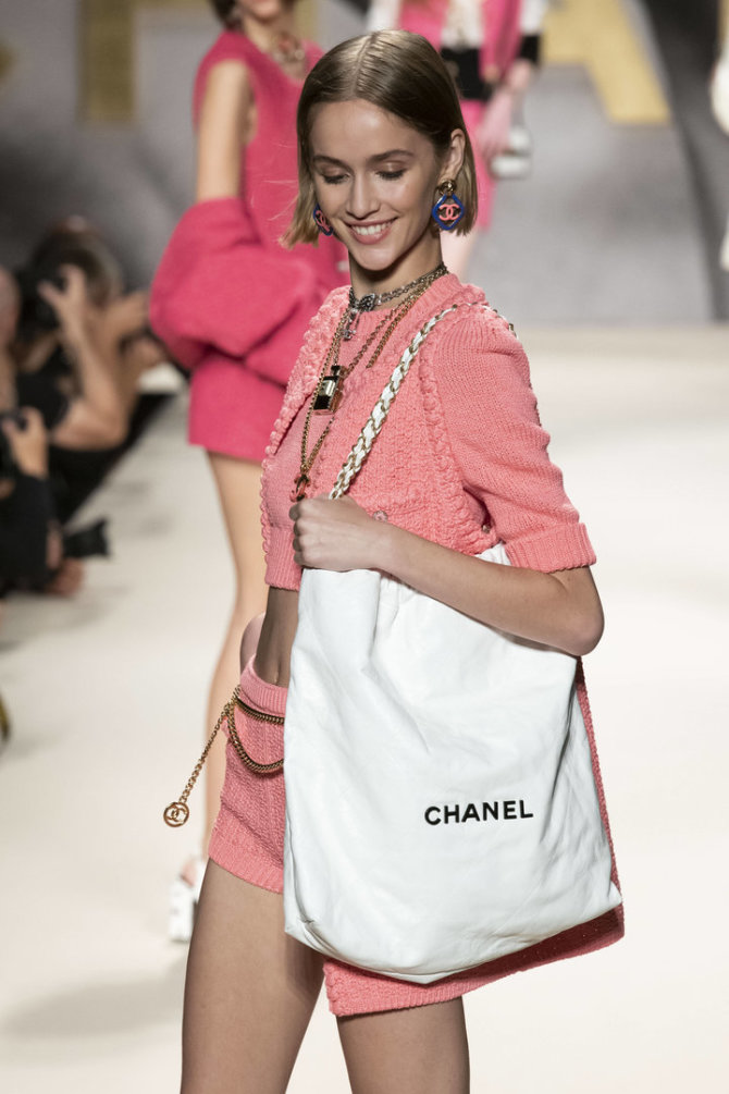 „Scanpix“/„Sipapress“ nuotr./„Chanel“ 2022 m. pavasario ir vasaros kolekcijos modelis