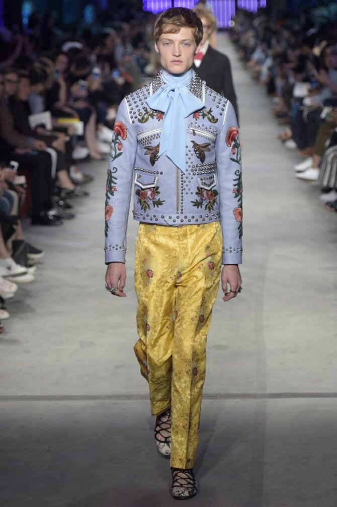 Vida Press nuotr./„Gucci“ 2016 m. pavasario-vasaros kolekcijos modelis