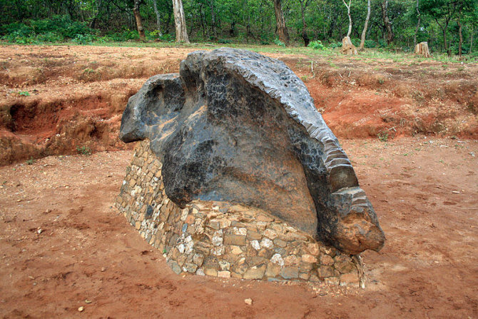 Wikipedia nuotr./800 Mbozi meteoritas Tanzanijoje 
