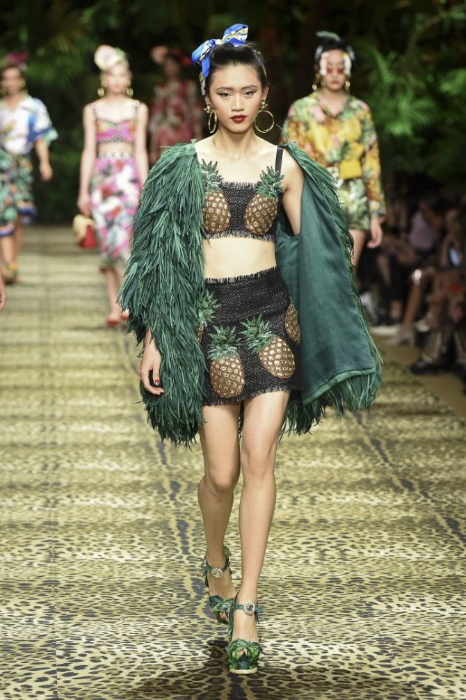 „Scanpix“/„SIPA“ nuotr./„Dolce & Gabbana“ 2020 m. pavasario ir vasaros kolekcijos modelis