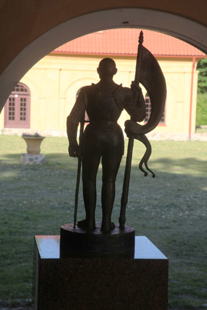 Gintaro Karoso nuotr./A.Goštauto skulptūra Liubave