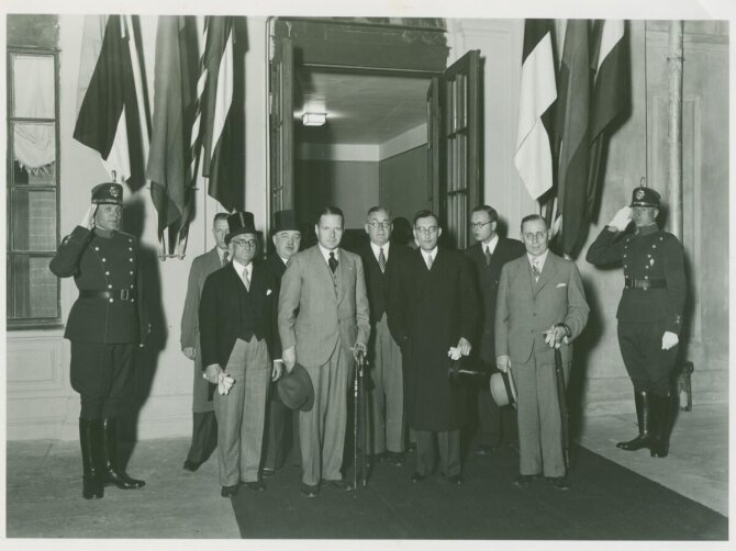 Lietuvos nacionalinio muziejaus fondų nuotr./Baltijos antantės konferencijos dalyviai Kauno geležinkelio stotyje 1937 m. Iš kairės: antras – Latvijos užsienio reikalų ministras Vilhelmas Munteris, Lietuvos užsienio reikalų ministras Stasys Lozoraitis, Estijos užsienio reikalų viceministras Augustas Rei.