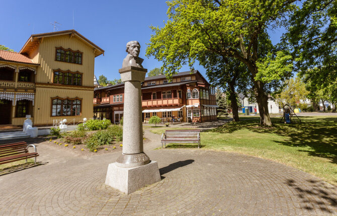 Neringos savivaldybės nuotr./M.L.Rėzos paminklas Juodkranteje