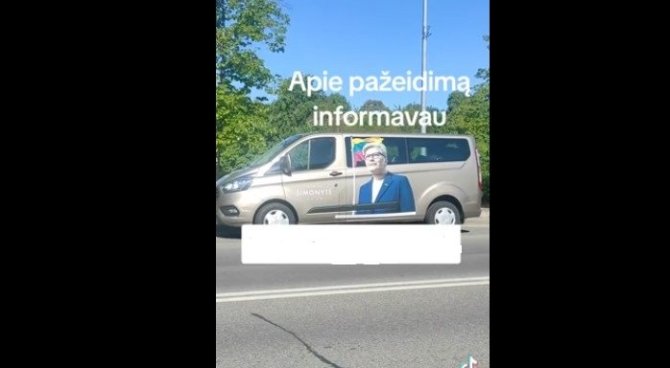 Kadras iš vaizdo įrašo /Jasinskio gatvėje užfiksuotas automobilis, ant kurio – I.Šimonytės reklama