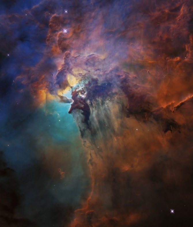 NASA nuotr./Lagūnos ūkas (M8, NGC 6523) – aktyvus tarpžvaigždinis ūkas ir H II sritis Šaulio žvaigždyne, nuo Saulės nutolęs daugiau kaip 4100 šm atstumu. Lagūnos ūko dydis siekia apie 30 šm. Jame yra švytinčios vandenilio dujų gijos ir tamsūs dulkių debesys